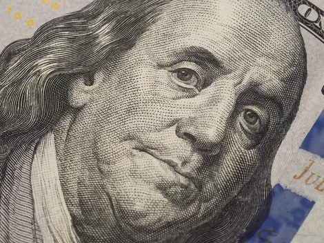 Dólar sigue bajando y bordea los $750