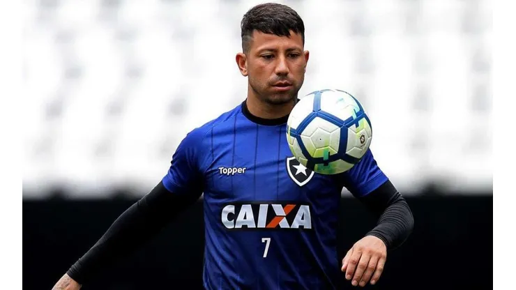 Leonardo Valencia sumó 17 presentaciones en su última temporada con Botafogo