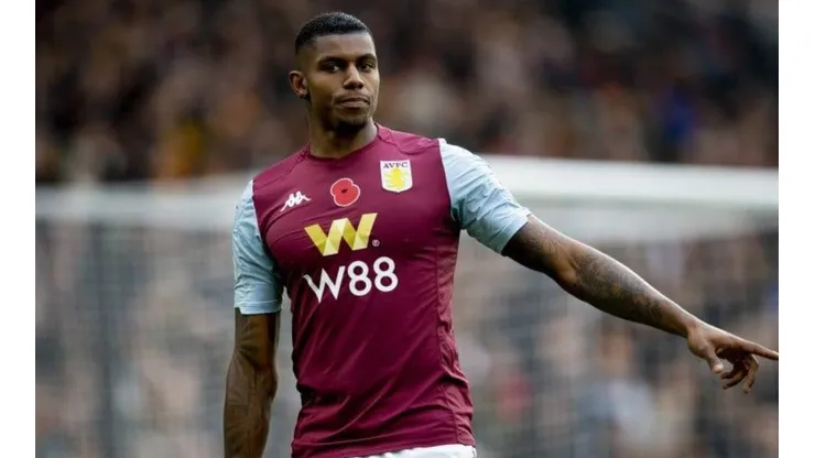 El delantero brasileño vistiendo los colores del Aston Villa.