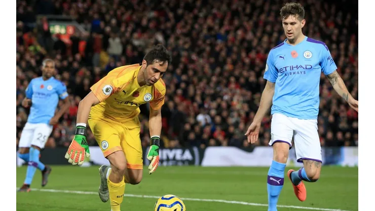Claudio Bravo tendrá la posibilidad de sumar minutos con el City.