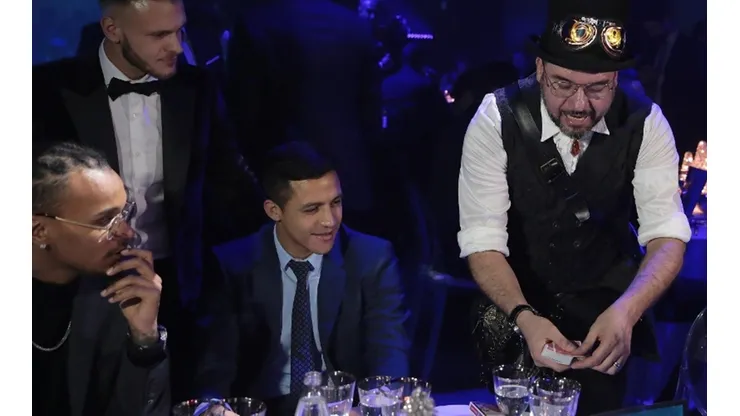 Alexis Sánchez reapareció en la cena de Navidad del Inter de Milán