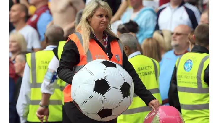 La protesta de las pelotas inflables fue sensación en Inglaterra y Holanda