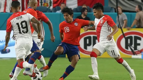 Aníbal Mosa avisa que "esta semana" se define la llegada de Matías Fernández a Colo Colo