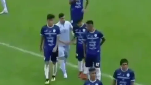 Equipo boliviano pierde 5-0 y suspenden partido por salir al segundo tiempo con seis jugadores