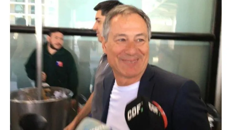 Ariel Holan llega a Chile: "Muy ilusionado y muy feliz"