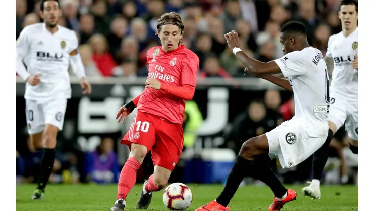 Valencia y Real Madrid animan una nueva fecha de la Liga de España.