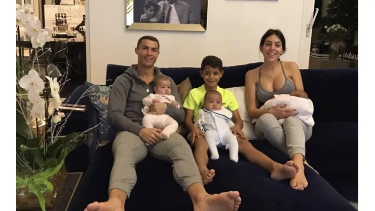 Vecina copuchenta revela cómo es la vida en la casa de Cristiano