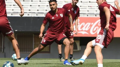 Paulo Díaz espera su opción desde la banca para el encuentro de esta noche