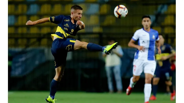 El Topo Benjamín Berríos debe regresar a Colo Colo tras el término de su préstamo con Everton