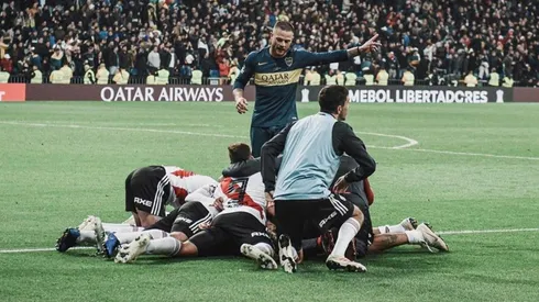 "El podio está para allá" fue el texto alternativo de esta foto por parte de River a Nández.