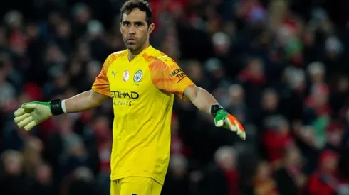 Con Claudio Bravo en cancha y un hat-trick de Gabriel Jesús, Manchester City vence al Dinamo Zagreb