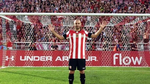 Javier Mascherano tuvo una multitudinaria presentación en Estudiantes de La Plata