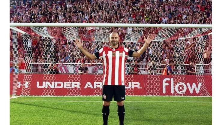 Javier Mascherano tuvo una multitudinaria presentación en Estudiantes de La Plata