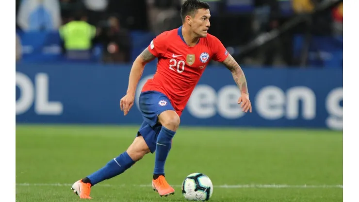 Charles Aránguiz puede disputar los Juegos Olímpicos si Chile se clasifica