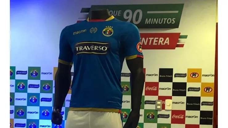 Audax presentó su revolucionario nuevo color azul en la camiseta