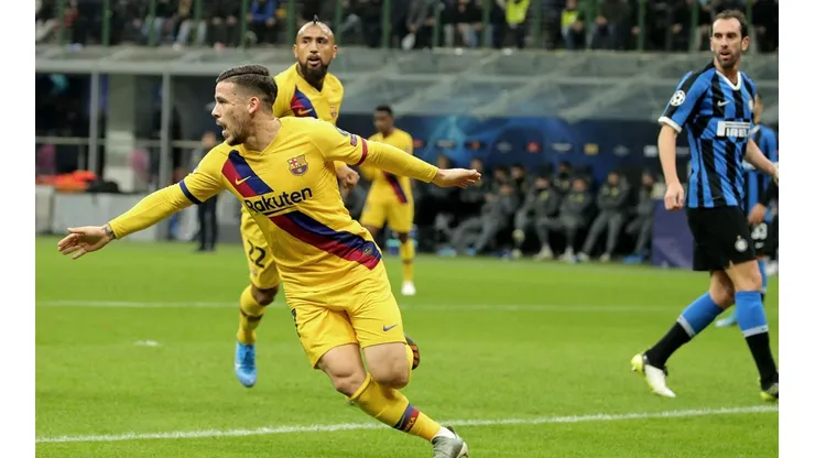 Pérez celebra el gol con Vidal de fondo.