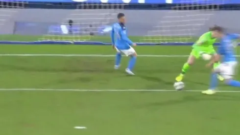 Error garrafal del portero del Genk