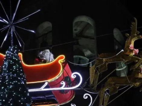 Trineo del Viejo Pascuero se estrella contra un techo en México