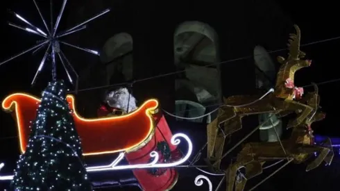 Trineo del Viejo Pascuero se estrella contra un techo en México