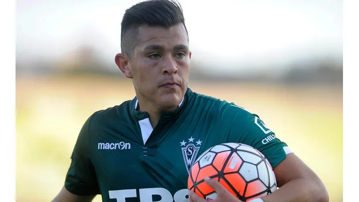 Carlos Muñoz pide volver a Wanderers: "He tenido propuestas, pero siempre se puede esperar al club que uno quiere"