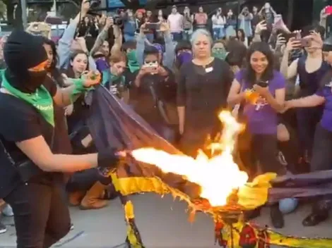 Mexicanas queman banderas del América tras la burla a Las Tesis