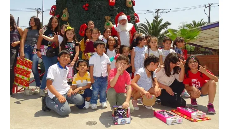 Decenas de niños y niñas de los Programas Sociales del municipio capitalino se reunieron con el Viejito Pascuero.