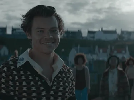 "Adore You": Harry Styles se hace amigo de un pez