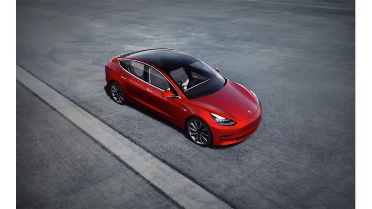 La fabricación de una batería de Tesla contamina menos que 10 paltas