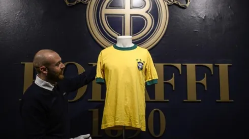 Espectacular subasta vende reliquias de Pelé, Maradona y Jordan