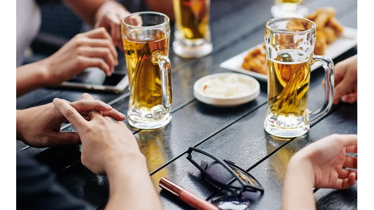 People drinking beer