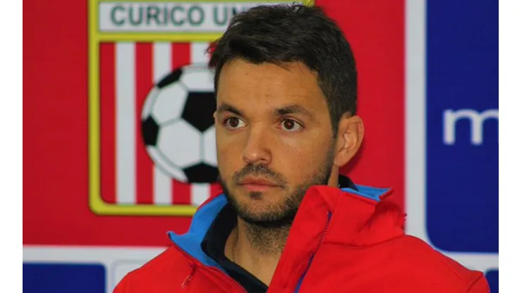 Larcamón presentado en Curicó.