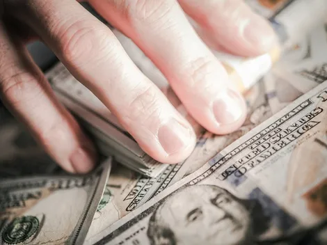 El dólar consigue su quinta caída consecutiva