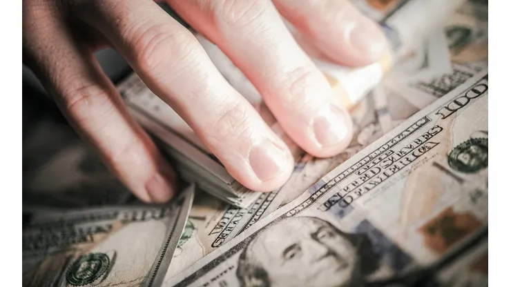El dólar consigue su quinta caída consecutiva