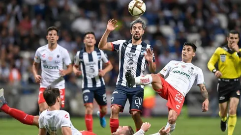 Monterrey da el primer golpe y vence al Necaxa con sus chilenos en cancha