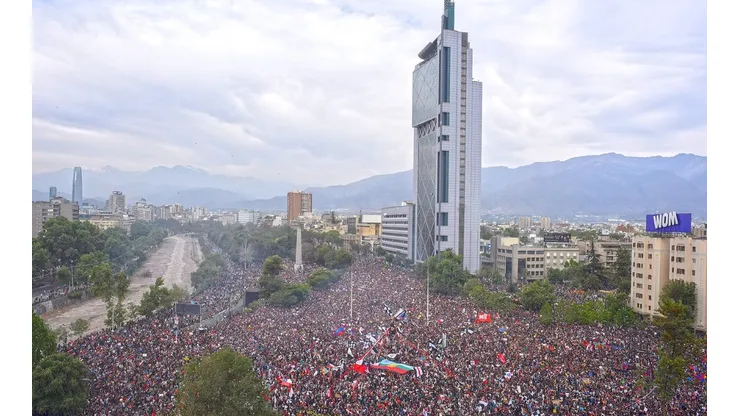 ¿Cómo se cambia el nombre de Plaza Baquedano a Plaza Dignidad?