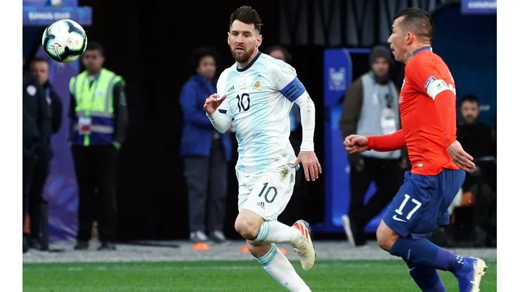 Messi y Medel antes del round en Brasil 2019.
