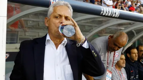 Reinaldo Rueda vuelve a lamentar la suspensión del fútbol chileno