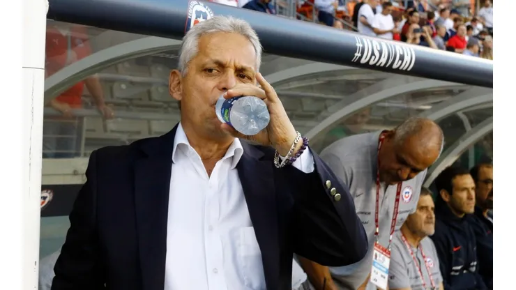 Reinaldo Rueda vuelve a lamentar la suspensión del fútbol chileno