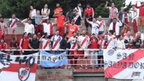 River Plate premia a los hinchas que viajaron tres días en bus para ver la final de la Copa Libertadores en Lima.