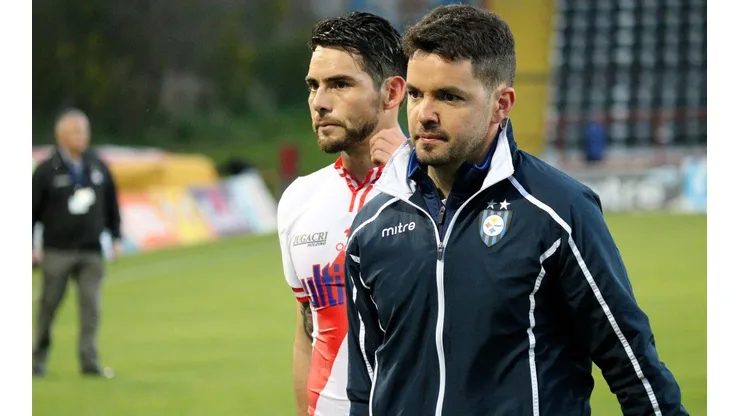 Nicolás Larcamón asoma como nuevo técnico de Curicó Unido