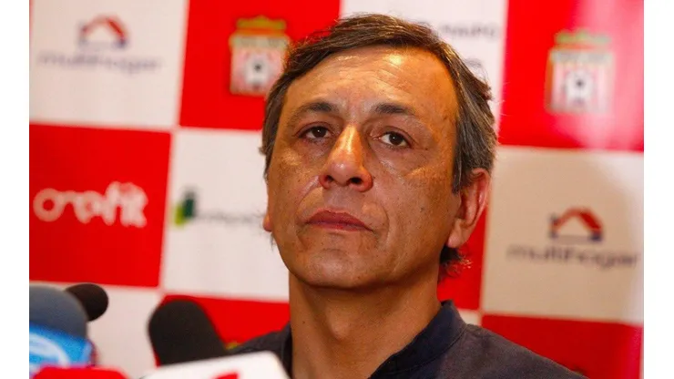 Hugo Vilches deja la banca de Curicó Unido
