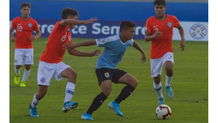 Chile cayó 3-1 ante Uruguay
