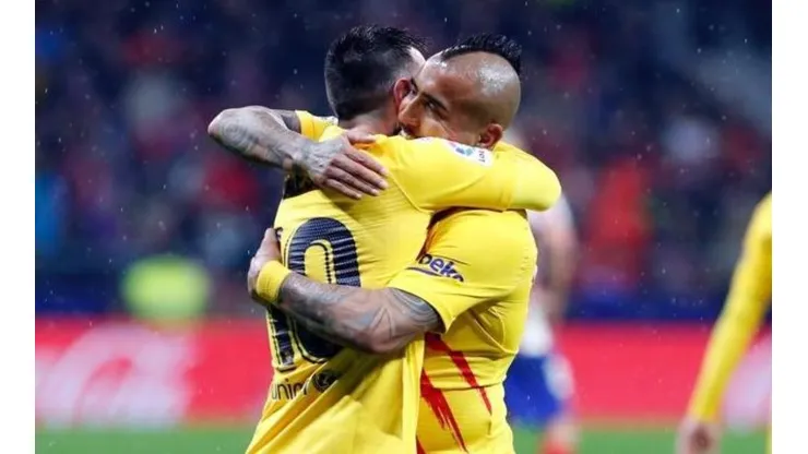 Vidal felicita a Messi