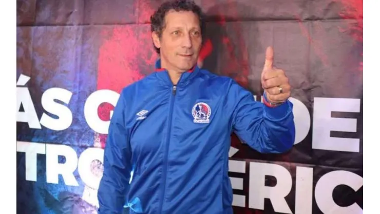 DT argentino se pone la gorra: Pide a sus jugadores nada de sexo