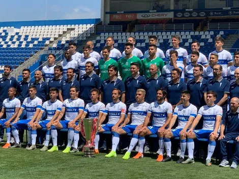 Con un ojo tapado: la protesta de Saavedra en la foto de campeón de la UC