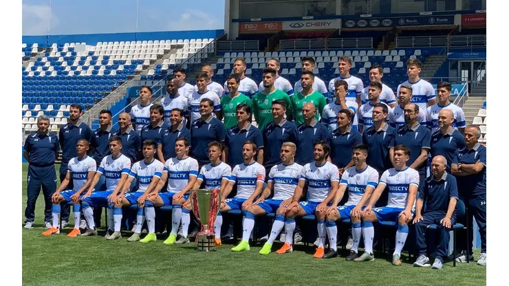 Con un ojo tapado: la protesta de Ignacio Saavedra en la foto de campeón de Universidad Católica