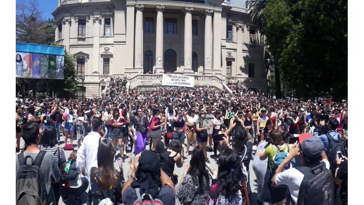 Una concentración en torno a la intervención.
