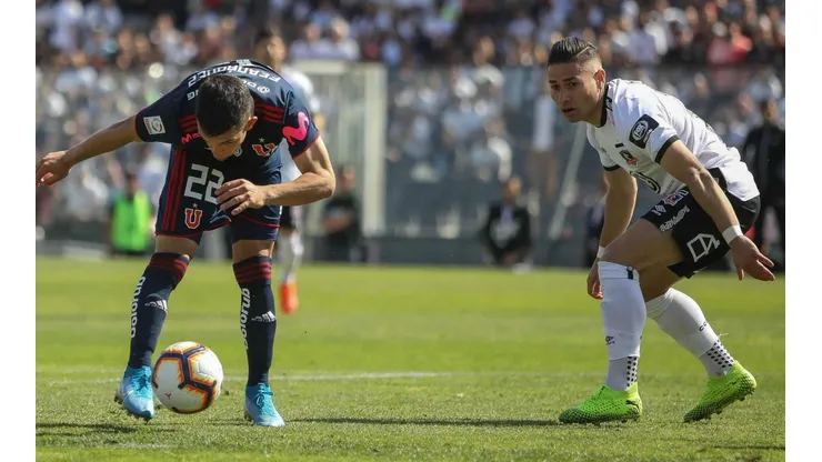 Colo Colo y la U la última vez que estuvieron en cancha. Ahora se enfrentan por visiones distintas sobre el futuro el fútbol.