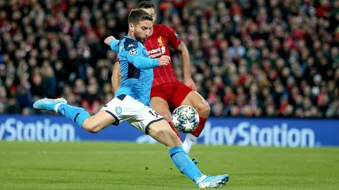 Mertens la agarró chanchita y batió al arquero Alisson