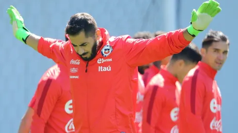 "La decisión de ellos nos cayó como patada en la guata": Johnny Herrera se lanza con todo contra la Roja